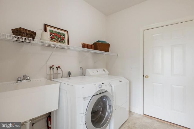 572 EAGLES VIEW, Lancaster, PA 17601