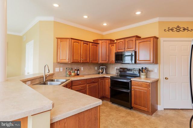 572 EAGLES VIEW, Lancaster, PA 17601