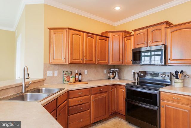 572 EAGLES VIEW, Lancaster, PA 17601