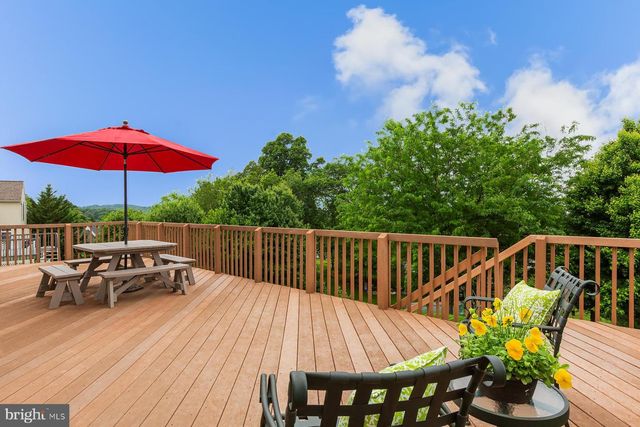 572 EAGLES VIEW, Lancaster, PA 17601