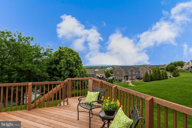 572 EAGLES VIEW, Lancaster, PA 17601