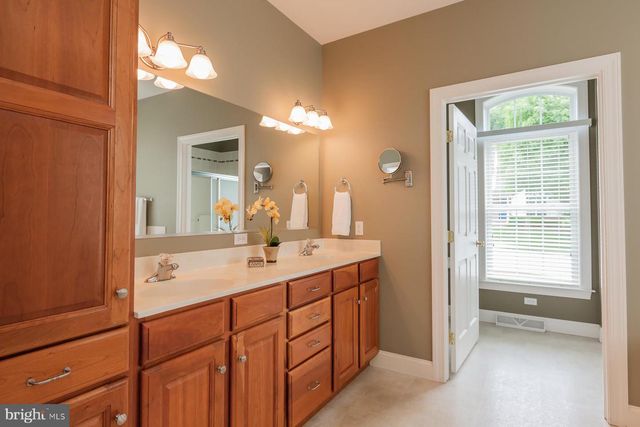 572 EAGLES VIEW, Lancaster, PA 17601