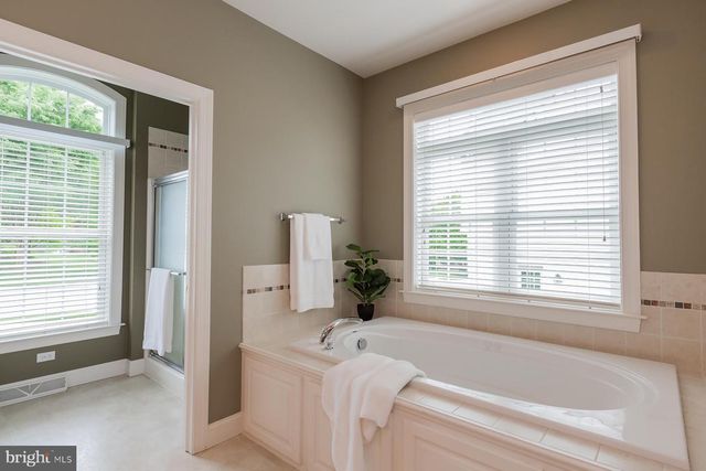 572 EAGLES VIEW, Lancaster, PA 17601