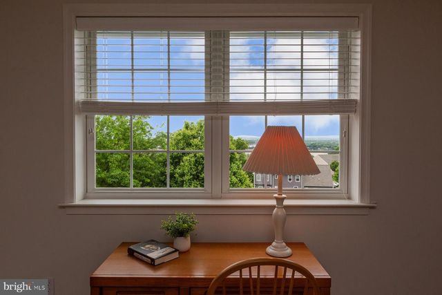572 EAGLES VIEW, Lancaster, PA 17601