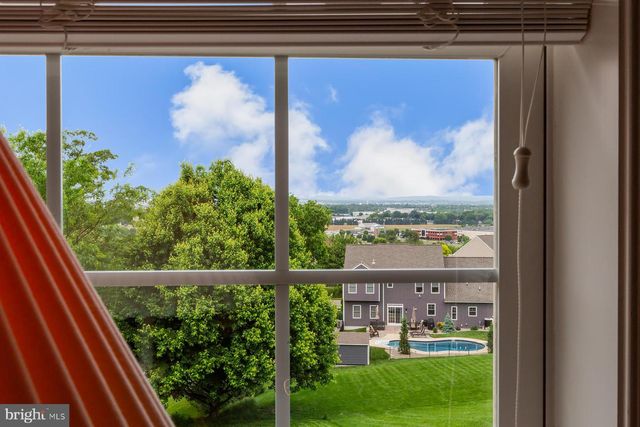 572 EAGLES VIEW, Lancaster, PA 17601