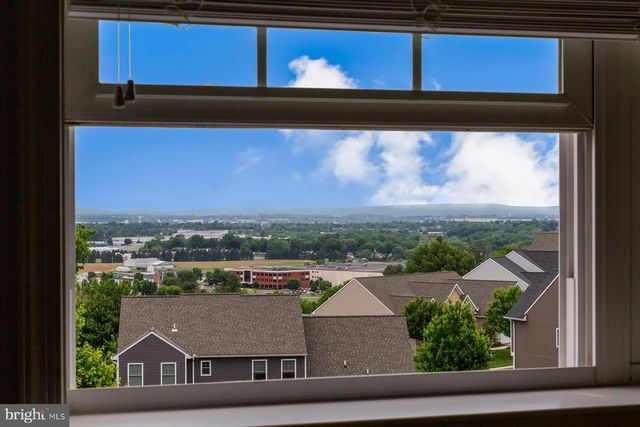 572 EAGLES VIEW, Lancaster, PA 17601