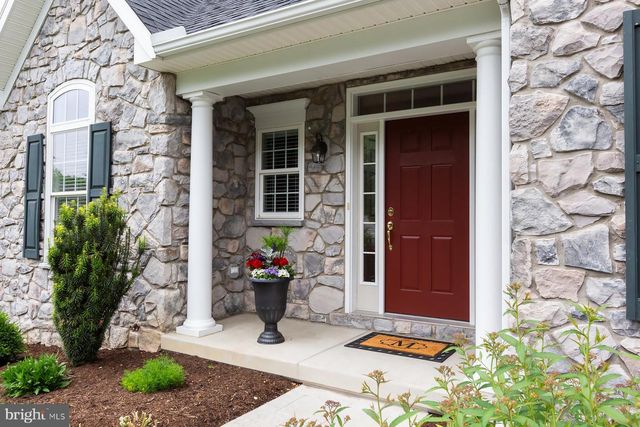 572 EAGLES VIEW, Lancaster, PA 17601