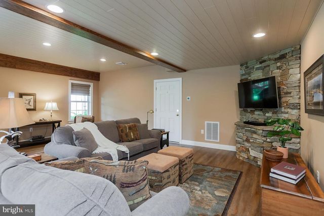 572 EAGLES VIEW, Lancaster, PA 17601