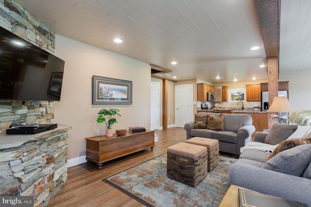 572 EAGLES VIEW, Lancaster, PA 17601