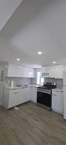1730 SW 85th Avenue, Davie, FL 33324