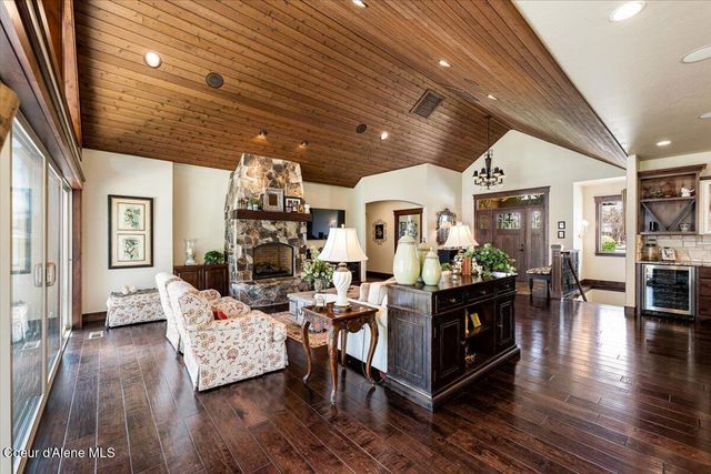 11042 N Cattle DR, Hayden, ID 83835