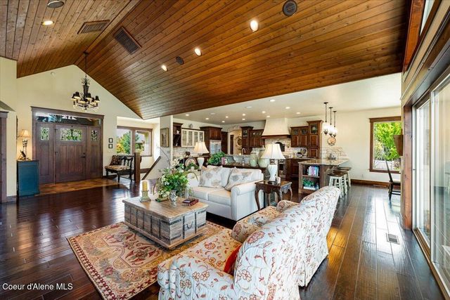 11042 N Cattle DR, Hayden, ID 83835