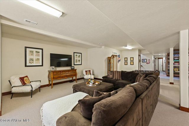 11042 N Cattle DR, Hayden, ID 83835