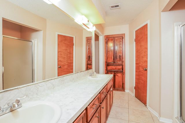 2714 8th Avenue N, Texas City, TX 77590