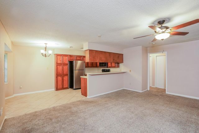 2714 8th Avenue N, Texas City, TX 77590