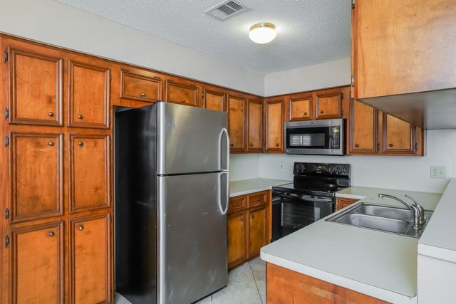 2714 8th Avenue N, Texas City, TX 77590