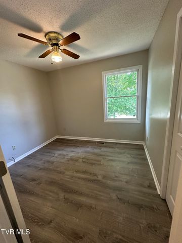 172 Village Lane, Johnson City, TN 37615