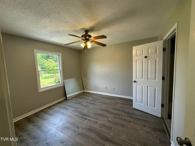 172 Village Lane, Johnson City, TN 37615