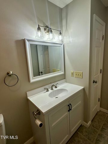 172 Village Lane, Johnson City, TN 37615