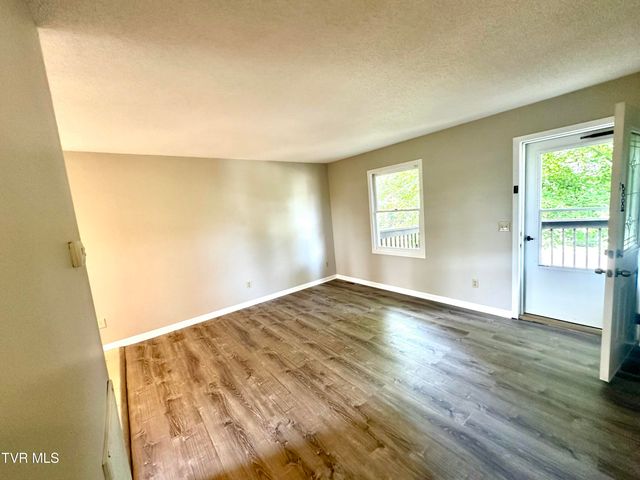 172 Village Lane, Johnson City, TN 37615