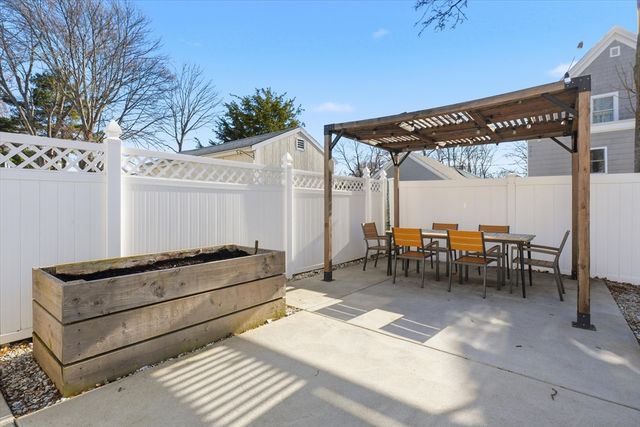 27 Garfield Ave, Saugus, MA 01906