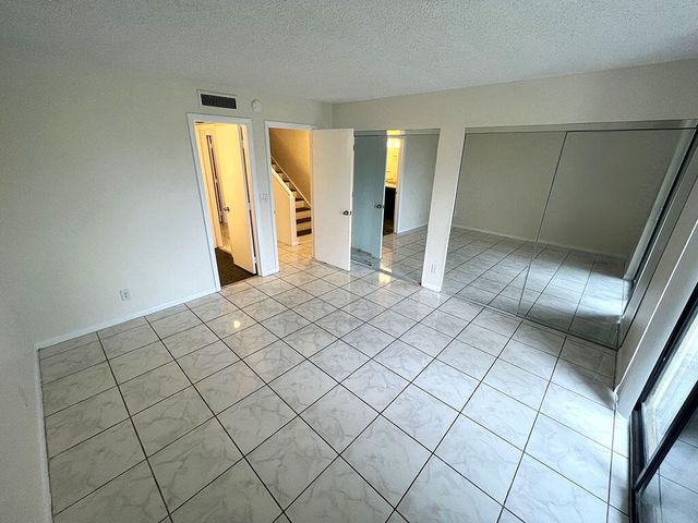 2828 Tennis Club Drive 207, West Palm Beach, FL 33417