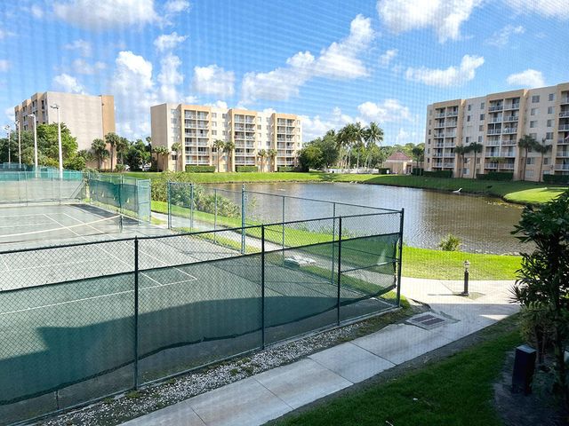 2828 Tennis Club Drive 207, West Palm Beach, FL 33417