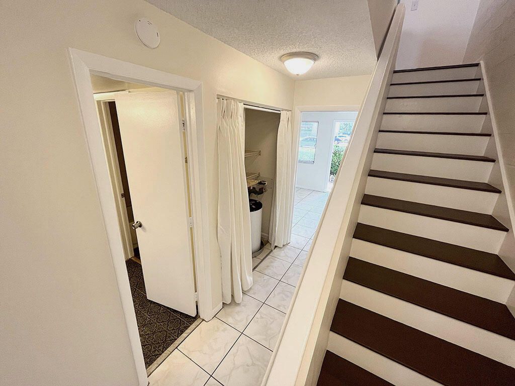 2828 Tennis Club Drive 207, West Palm Beach, FL 33417