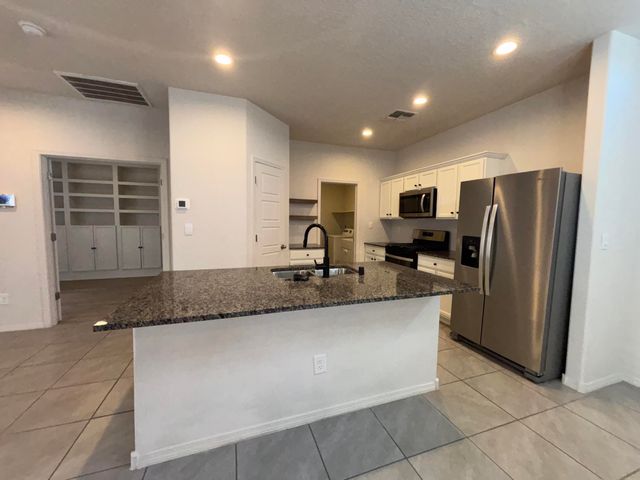 1745 VILLA CONTESA Court NW, Los Lunas, NM 87031