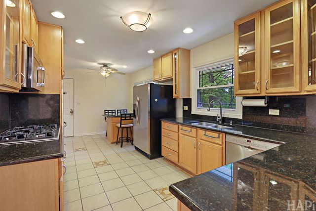 994 Commonwealth Court, Barrington, IL 60010