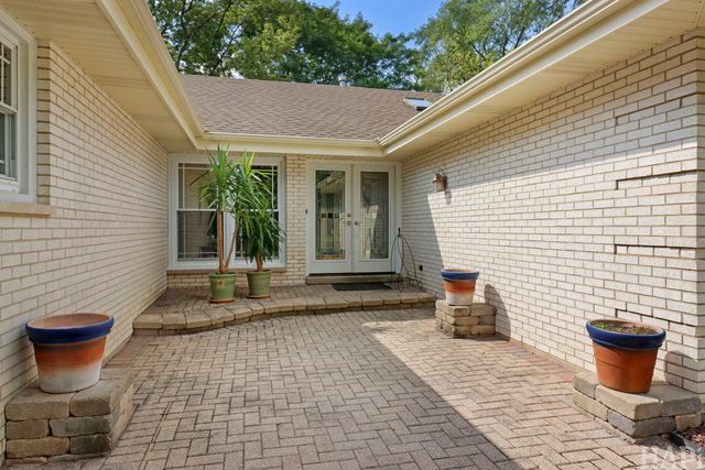 994 Commonwealth Court, Barrington, IL 60010