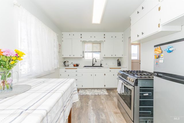 114 Sunnyside Dr, Caldwell, ID 83605