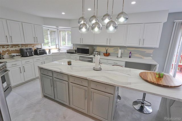 39405 Windsome Drive, Northville, MI 48167