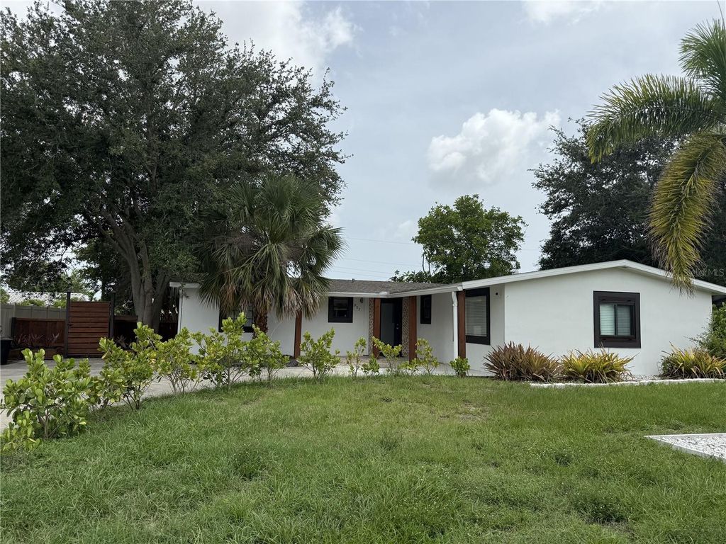 907 FRUITLAND AVENUE, Bradenton, FL 34207