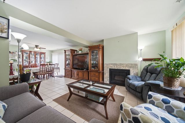 865 Oxford Place 865, Wheeling, IL 60090