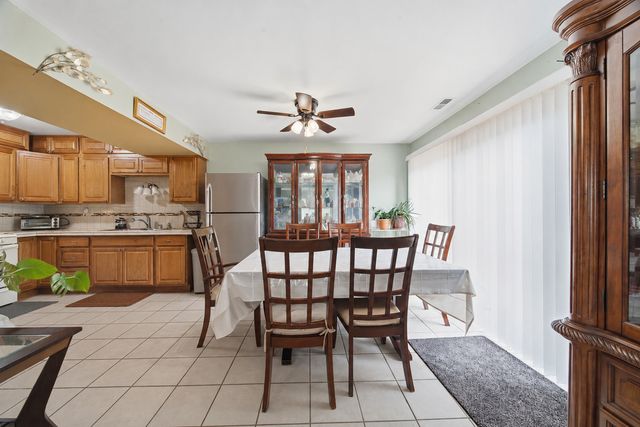 865 Oxford Place 865, Wheeling, IL 60090