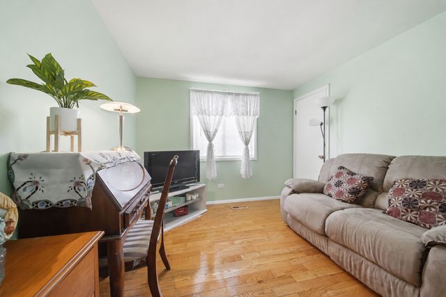865 Oxford Place 865, Wheeling, IL 60090
