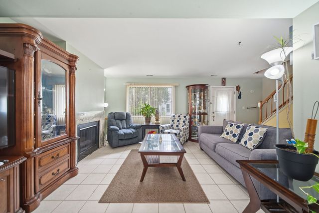 865 Oxford Place 865, Wheeling, IL 60090