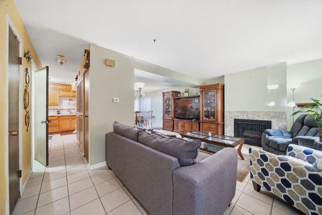 865 Oxford Place 865, Wheeling, IL 60090