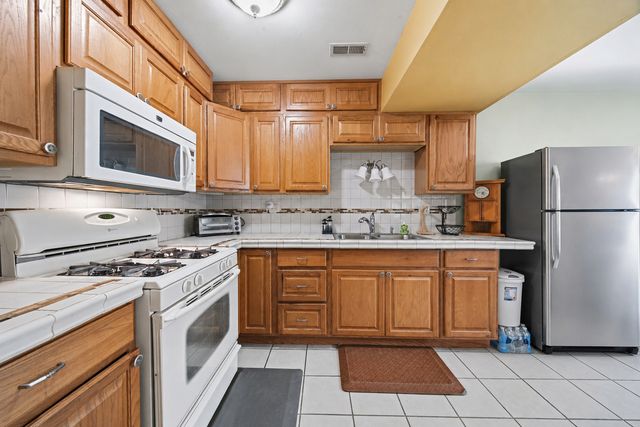 865 Oxford Place 865, Wheeling, IL 60090