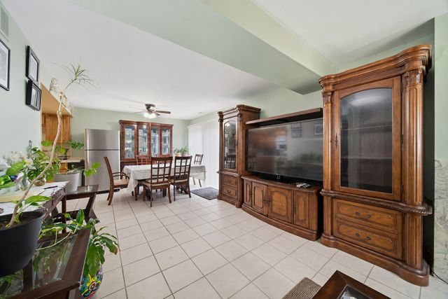 865 Oxford Place 865, Wheeling, IL 60090