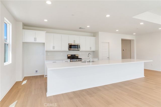 9051 Carson Avenue, Hesperia, CA 92344