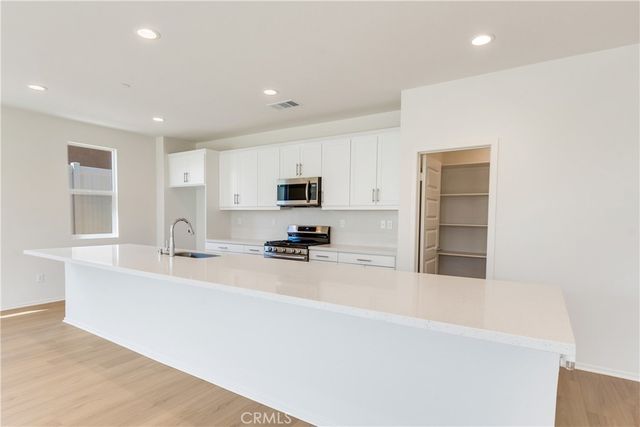 9051 Carson Avenue, Hesperia, CA 92344