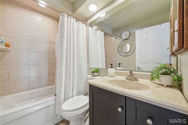 1056 Driftwood Trails Drive, Florissant, MO 63031