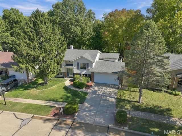 1056 Driftwood Trails Drive, Florissant, MO 63031
