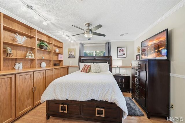 1056 Driftwood Trails Drive, Florissant, MO 63031