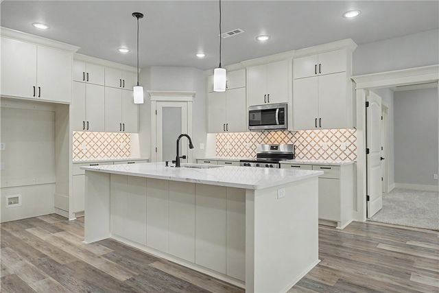 5 Bytham Circle, Bella Vista, AR 72714