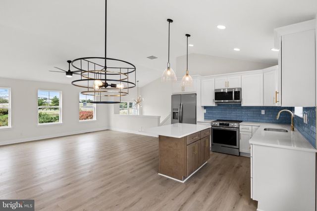 189 MONMOUTH AVE, West Deptford, NJ 08086