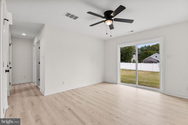 189 MONMOUTH AVE, West Deptford, NJ 08086