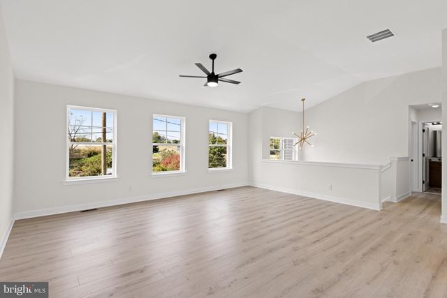 189 MONMOUTH AVE, West Deptford, NJ 08086